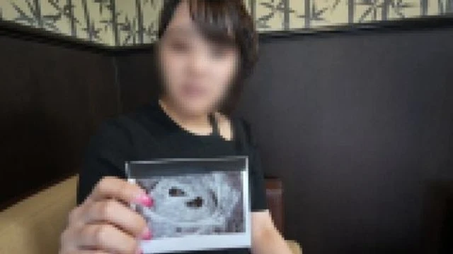 FC2-PPV-4859735 [First-time 50% off - Pregnant] 0280_018 Mizuki-chan, 21 years old, 6 weeks pregnant! Even after an ultrasound confirmed she was pregnant with twins, she can't stop getting fucked by an old man's dick. This lewd, busty I-cup idol is not worthy of being called a ma.ma.