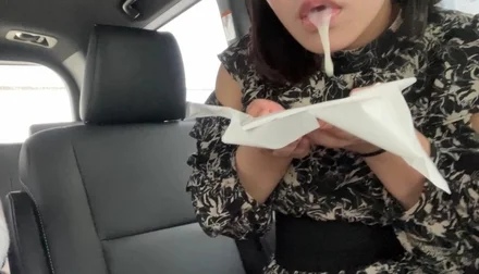 FC2-PPV-3060586 A large amount of mouth shots without a terrific tech blower in a private car in the city for 3 people in a row. Busa cute girls are the best blowjob Nami-chan, a general store clerk, 21 years old