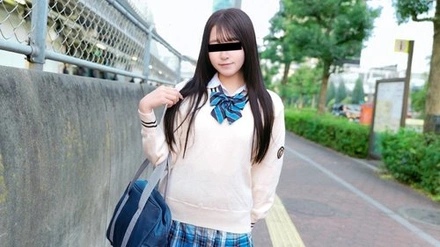 10musume-081926_01 On the train : Yuka Negishi