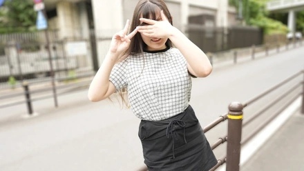 10musume-111125_01 A veteran girl sticks out her tongue and shows off her ahegao face with a peace sign