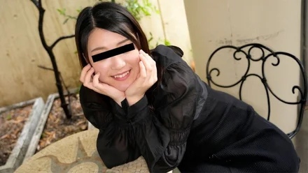 10musume-032925_01 A plump, small-breasted beauty will serve you with lip service!