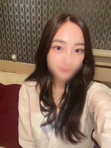 FC2-PPV-4819346 She's so beautiful she gets scouted on the streets! Her first and last creampie, cum swallow... We guarantee her cuteness!!!