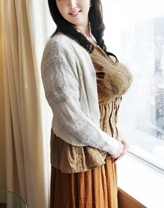 FC2-PPV-1215164 [Individual] [I cup fifty] A graceful 52-year-old wife with huge breasts is having an affair for the first time. - She faints in agony when her shaved pussy is poked around with a young cock