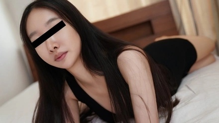 10musume-040726_01 Giving a blowjob while live-tweeting on a messaging app