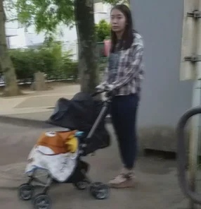 FC2-PPV-1904457 [Individual] My son is next to me.. Covered with love juice in a public toilet. - Play with a stranger's stick at a hotel where you leave your child with your husband