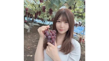 FC2-PPV-4339533 First photoshoot and face showing! - ! - Limited to 3 days! - ! - A beautiful perverted therapist with outstanding sensitivity who repeatedly climaxes with loud screams without worrying about being seen in the great outdoors... She moves her hips jerkily to invite the perverted old man to cum inside her lewd body! - !