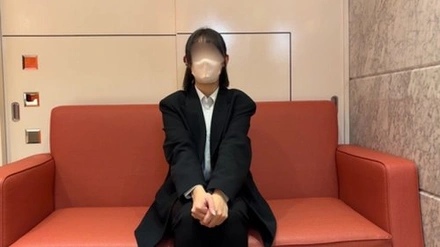 FC2-PPV-4933419 A 21-year-old student in a suit who is too sensitive. When her vagina is stimulated deep inside, she convulses uncontrollably, and when a bare cock is thrust into her, she goes wild and submits → massive cumshot inside her.